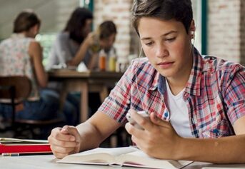 Effective Language Learning: Listening and Reading